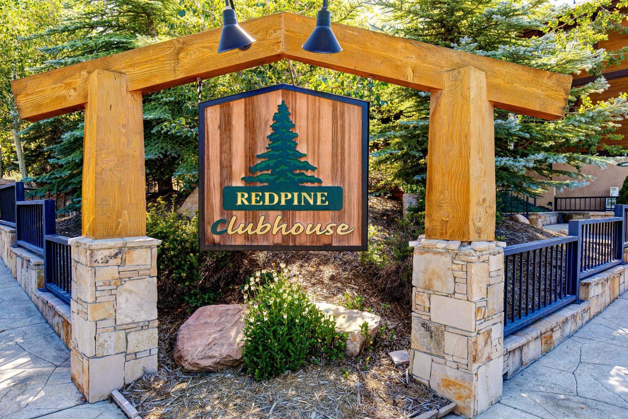 Вилла Red Pine Парк-Сити Номер фото
